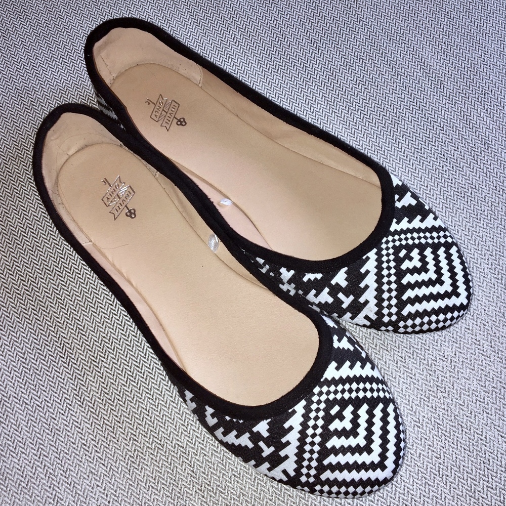 Invite Only Geometric Flats - Size 10
